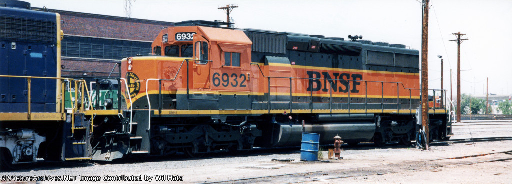 BNSF SD40-2 6932
